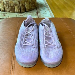 Excellent condition light lavender very comfortable! Nike Air Max